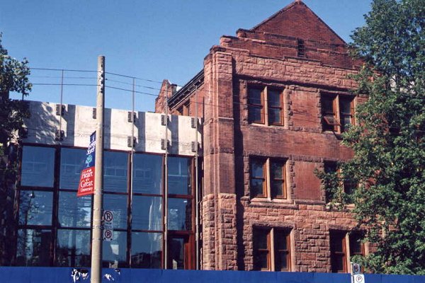 I_want's Photography - University of Toronto - Hoskins Ave. #4  - 74 kbytes