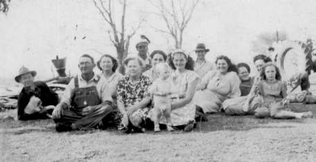 98Amos & Emma Harris Family5.JPG (55003 bytes)