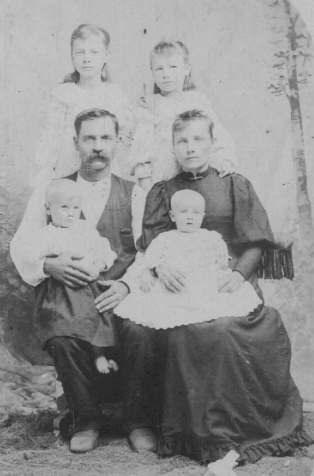 Jesse & Amanda (Lusk) Harris (96847 bytes)