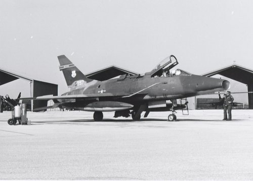 F100D-Aviano-bw3.jpg (24515 bytes)