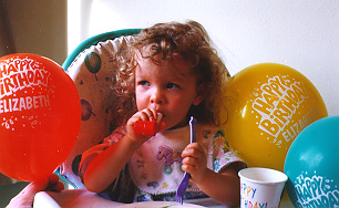2NDBDAY.JPG (45615 bytes)