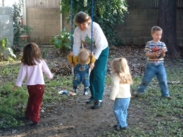 Grandma_kids.jpg (53434 bytes)