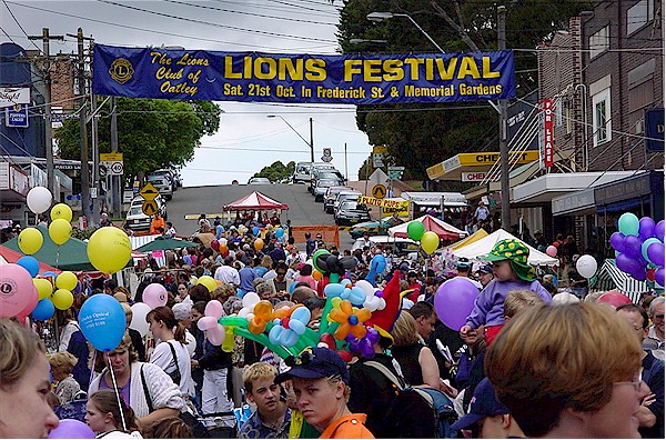 Festival.jpg (107313 bytes)