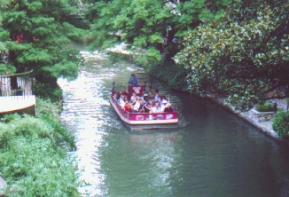 riverwalk1.jpg (87475 bytes)