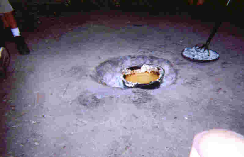 Apple dessert cooked in a pit
