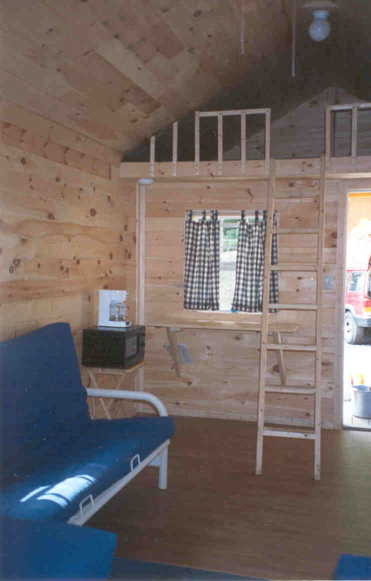 cabin2.jpg - 43990 Bytes