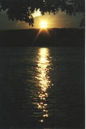 lakepic1.jpg - 13805 Bytes