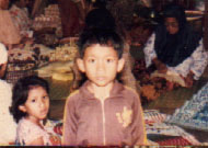 Siapa nak tahu gambar siapa ni...Inilah dia gambarku  masa umur 7 tahun...amacam cute tak...hihihi