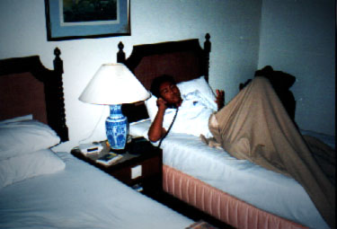 Hello room servis...sila hantarkan  2 coke ke bilik 252...Sedap saley yang aku menginap tu... rasa nak pergi lagi untuk berbulan madu...insa'llah