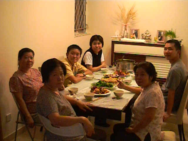 family.JPG (64031 bytes)