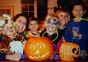 Lapset, Hanna ja Vireo Halloweenina 31.10.03 (Kuva: Vireo)