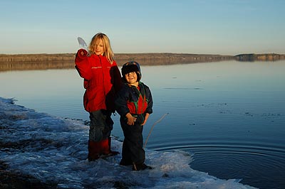 Lapset Wabamun-jrvell 11.11.-04