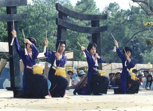 VietnameseDancers2