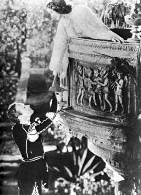 Norma & Leslie Howard as Romeo & Juliet