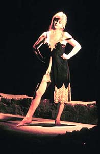 [Pola Kinski in L'OPERA DE 4 SOUS]