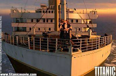 Jack e Rose beijando-se na proa