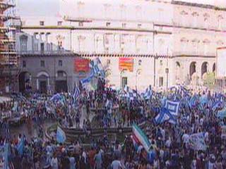 napoli_celebrate.jpg (27147 bytes)