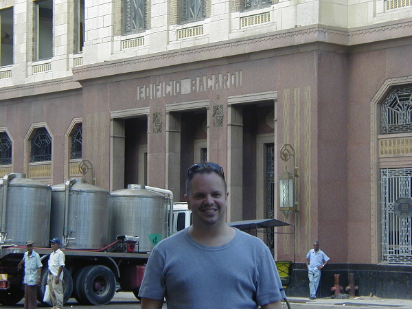 Me outside EDIFICIO BACARDI!