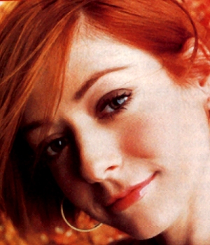 [Alyson Hannigan]
