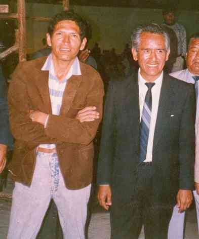 ARQ. JULIO BUITRON CON EL ALCALDE DE HUARAL MELCHOR CARDENAS VASQUEZ EN LA INAUGURACION DEL OBELISCO DEL PARQUE CENTENARIO
