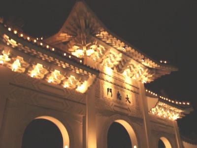 temple3.JPG (17139 bytes)