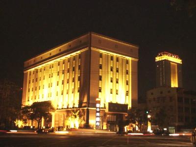 night-bank.JPG (19701 bytes)