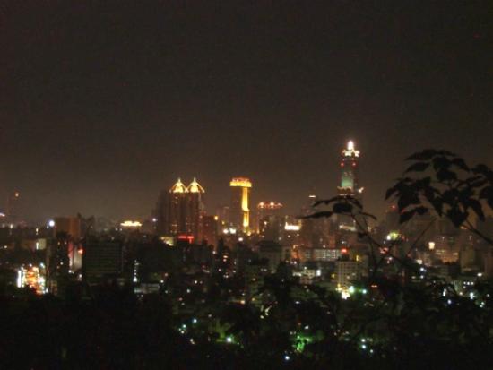 night-view.JPG (20934 bytes)