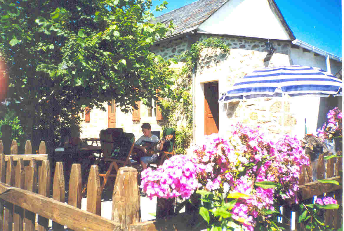Stukje van tuin en huis.