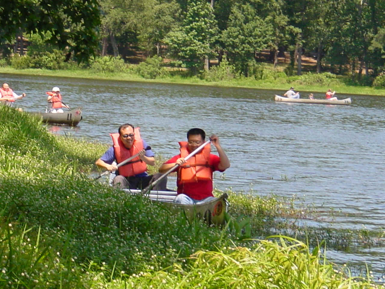 Dragon-boat-race.jpg (610549 bytes)