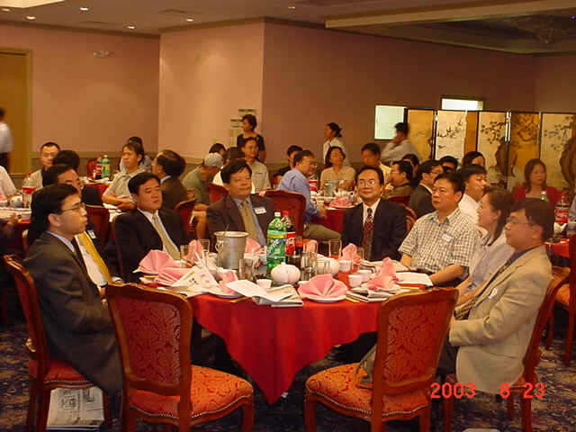 welcome-party-first-table.bmp (921654 bytes)