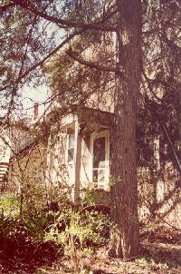 house02.jpg (23898 bytes)