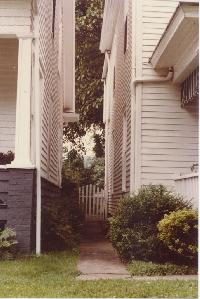 house08.jpg (15046 bytes)