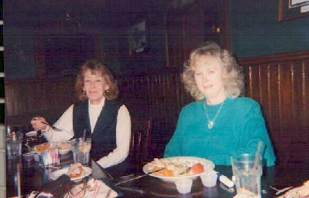 lunch02.jpg (22444 bytes)