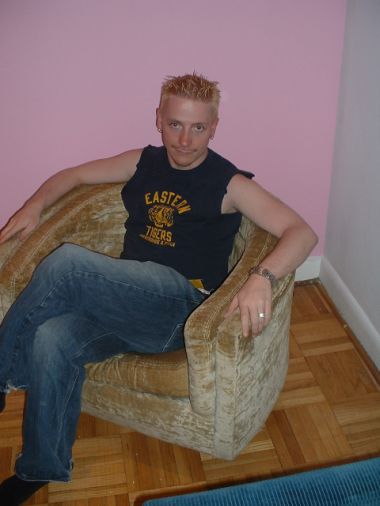 Sittin like a fag!!!!