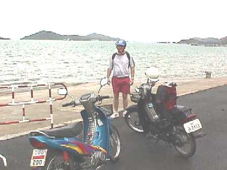 bad motorscooter.jpg (17994 bytes)