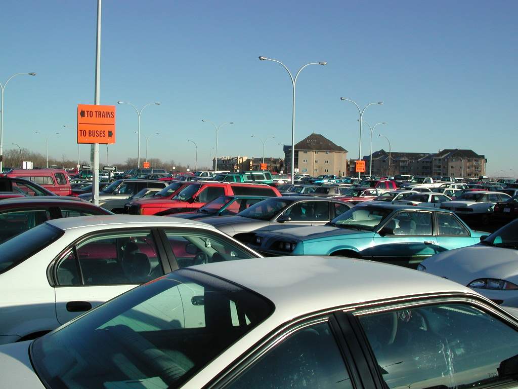 һ���������ߵĳ����������ں�˵��������Ĳ��٣������Ｘ�����еĳ�����ȥSuper Store�ɹ�����Park�ġ����������Super Store���Ҫ׬���ˣ�����Ҳ�����ɹ���������������Ҫ��15���ӡ�û�г���ĺܲ����㡣˳��˵һ�䣬�����⳵�ܱ��ˡ����$10һ�죨Weekend����Weekday�����$35һ�졣