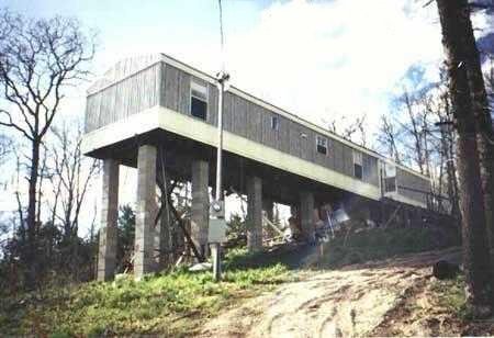 highrise.jpg (34900 bytes)