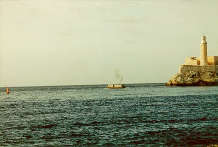 Lanchita de Regla escapando. La Habana (1994). 30 Kb/jpg