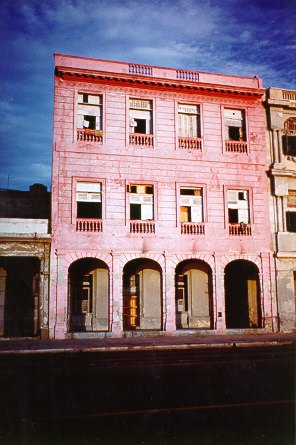 Casa rosada. La Habana (1993). 42 Kb/jpg