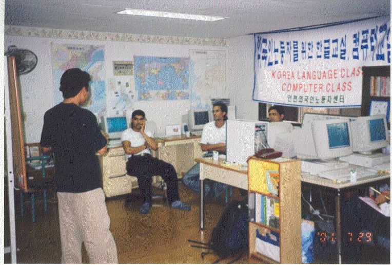 COMPUTER CLASS FOR MIGRANTS