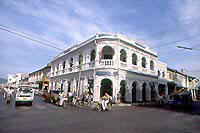old_building.jpg (7656 bytes)