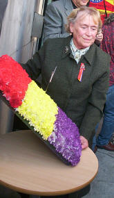 Deirdre Davey, daughter of Bob Hilliard, lays the wreath at the Liberty Hall memorial, 15th Oct. 2005.