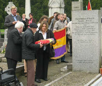 Bob Doyle lays the wreath on behalf of the IBMT.