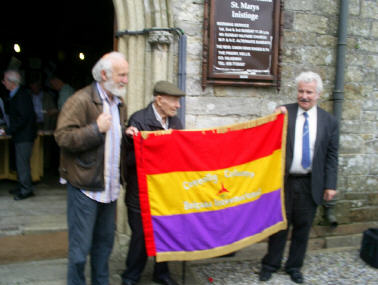 Bob Doyle with Sean Edwards and Manus O'Riordan, two sons of IB Veterans.