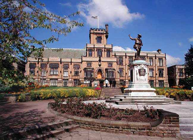 high school1.jpg (43181 byte)