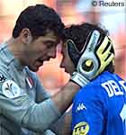Foto: Toldo riceve i complimenti di Del Piero