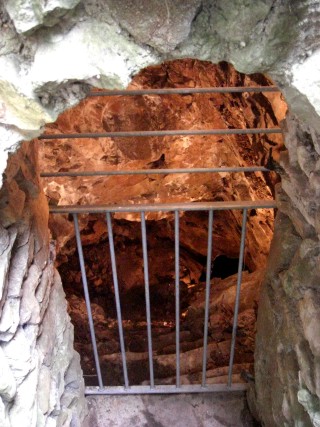Way down to the Stalactite Cave