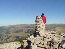 hunt cairn.JPG (61797 bytes)
