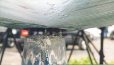A closeup of the dropped keel