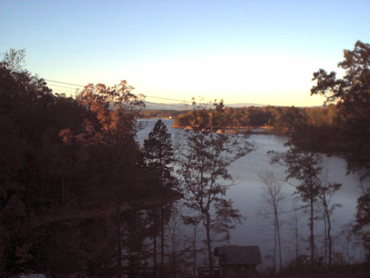 Lakeview01.jpg (105192 bytes)